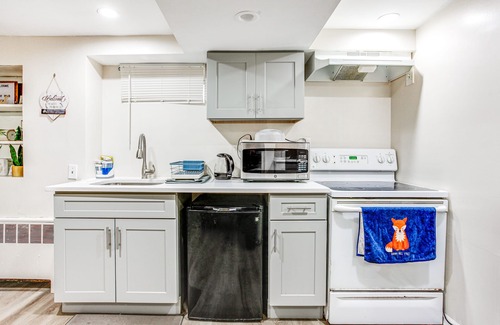 Alden Manor Apartment | Pet-Friendly Elmont Apartment: 17 Mi to NYC!