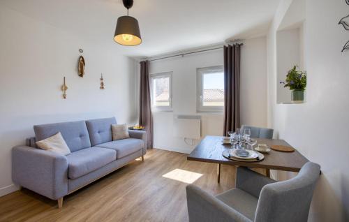 Le Chateau-d'Oleron Apartment | Pet Friendly Apartment
