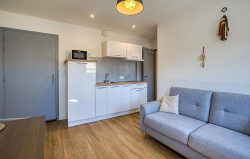 Le Chateau-d'Oleron Apartment | Pet Friendly Apartment