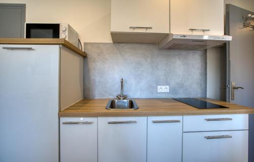 Le Chateau-d'Oleron Apartment | Pet Friendly Apartment