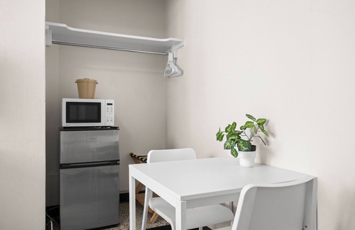 Miramar Apartment | Pet-Friendly | Free Parking | Smart TV | Near The Beach | Air Conditioner