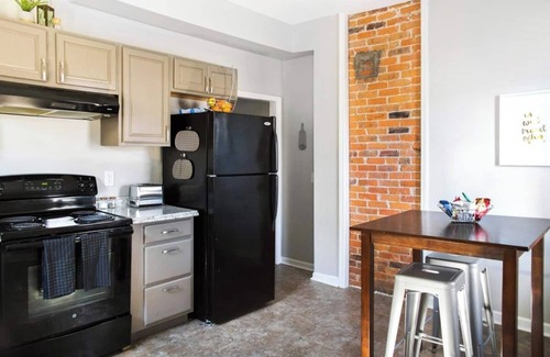 Weinland Park House | Pet-Friendly Gem | Near OSU & Expo + Free Parking