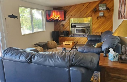 Cascade Cabin | Pet Friendly Getaway Overlooking Lake Cascade