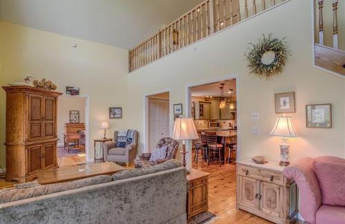 Saluda House | Pet-Friendly Getaway With Spectacular Mountain View