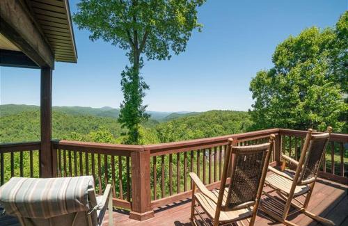 Saluda House | Pet-Friendly Getaway With Spectacular Mountain View
