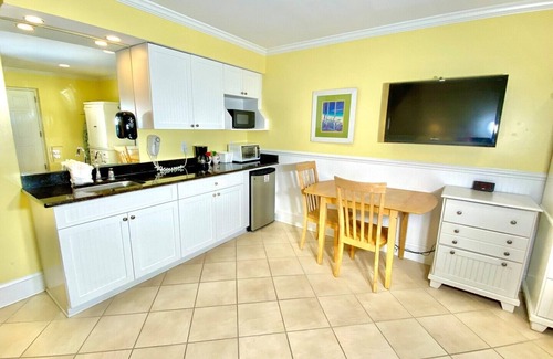 Atlantic Beach Hotel | Pet-friendly, Hidden Gem, 3 Blocks to Beach! Unit 203