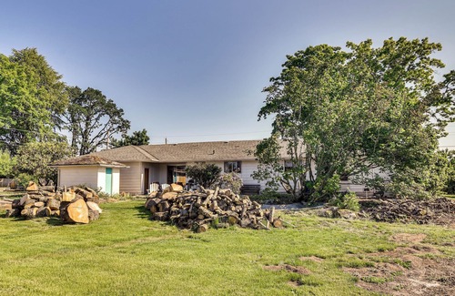 Hillsboro House | Pet-Friendly Hillsboro Home, Close to Parks!