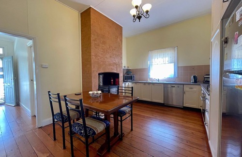 Cessnock Cottage | Pet Friendly Holiday Accommodation!
