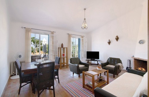 Charneca House | Pet-Friendly Holiday Home 'Algarve Rural 2Br Villa' with Shared Terrace