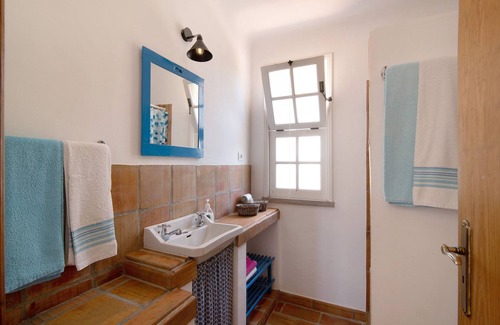 Charneca House | Pet-Friendly Holiday Home 'Algarve Rural 2Br Villa' with Shared Terrace