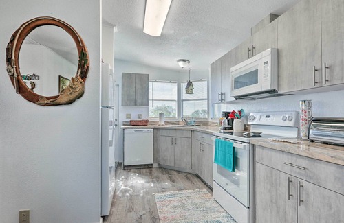 Clewiston Cottage | Pet-friendly Home: 10 Mi to Lake Okeechobee!