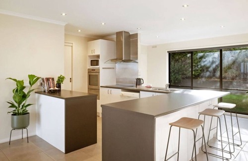 Warrnambool House | Pet friendly home with sea views