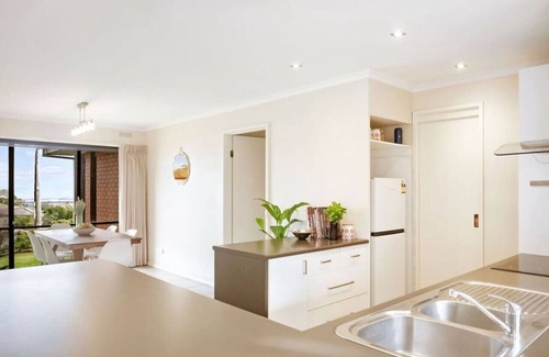 Warrnambool House | Pet friendly home with sea views