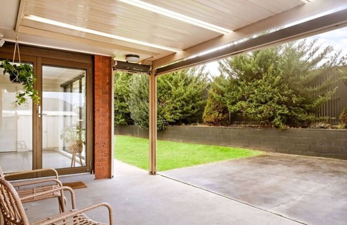 Warrnambool House | Pet friendly home with sea views
