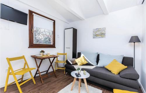 Smrika House | Pet Friendly Home In Smrika With Wifi