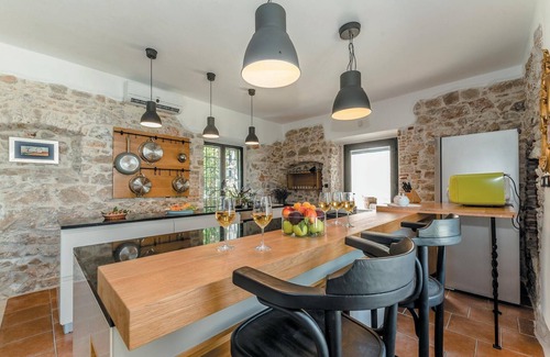 Tkon House | Pet friendly home in Tkon