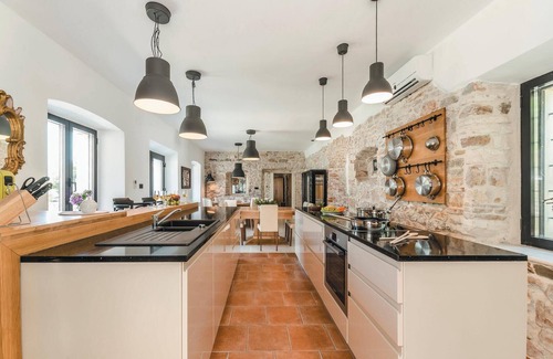 Tkon House | Pet friendly home in Tkon