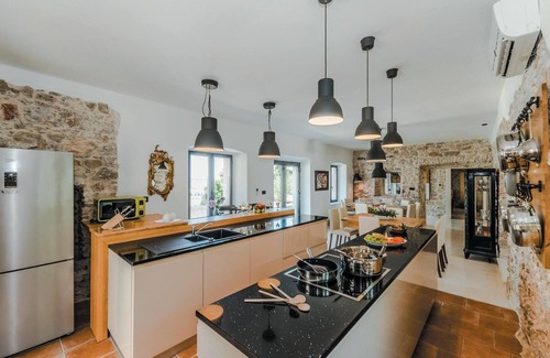 Tkon House | Pet friendly home in Tkon