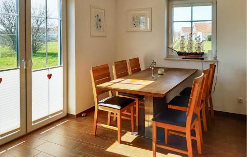 Trent House | Pet Friendly Home In Trent With Wifi