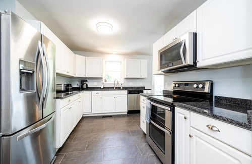 Benton Harbor House | Pet-friendly home near Lake Michigan with fenced in back yard