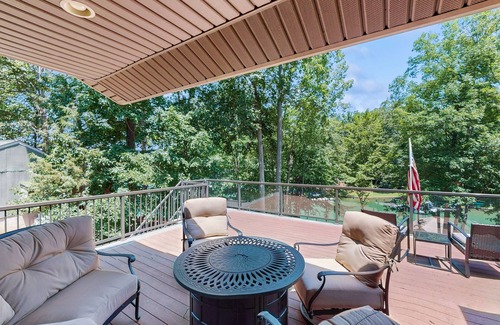 Huddleston House | Pet Friendly home with enclosed yard, hot tub, Kayaks and SUPs
