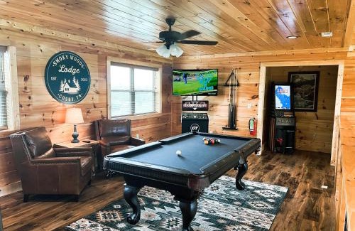 Cosby House | Pet Friendly+ Hot Tub + Fire Pit + Game Room