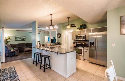 Sebastian Highlands House | Pet Friendly! Huge Heated Pool Quiet Neighborhood Close to Beach Gr8 4 Families!