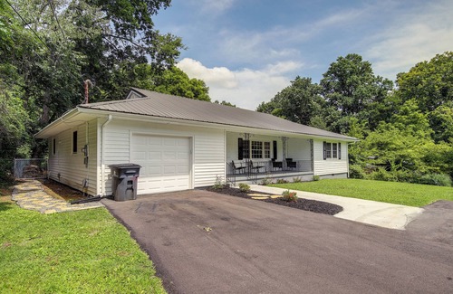 Knoxville House | Pet-Friendly Knoxville Rental w/Fenced Yard!