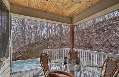 Altamont House | Pet-Friendly Linville Falls Home w/ Hot Tub!