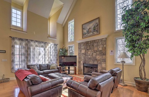 Altamont House | Pet-Friendly Linville Falls Home w/ Hot Tub!