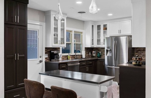 Hancock House | Pet Friendly Modern Home Centrally Located Close to Downtown UT