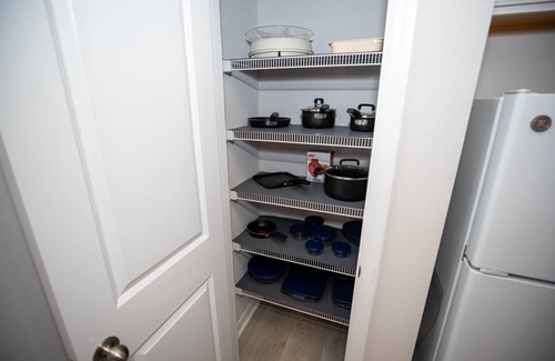 Colonialtown South House | Pet Friendly Modern Zen Studio Retreat W/Hot Tub! Home by RedAwning