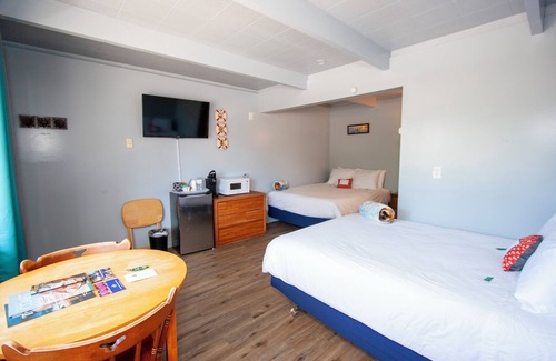 Westport Hotel | Pet Friendly Motel, 1 mile to the beach!