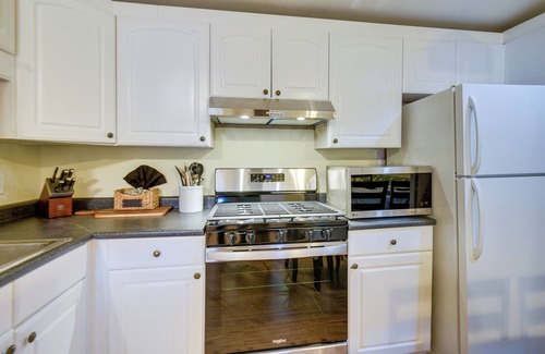 North Conway Cottage | Pet-Friendly North Conway Cottage - Hike & Ski!