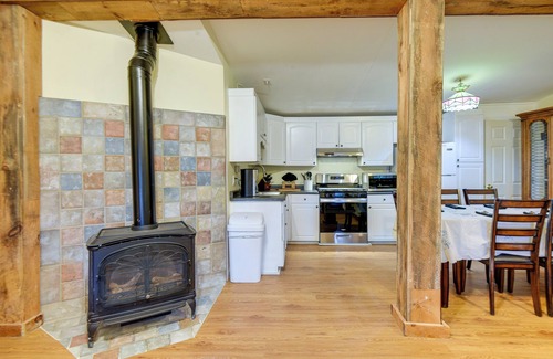 North Conway Cottage | Pet-Friendly North Conway Cottage - Hike & Ski!