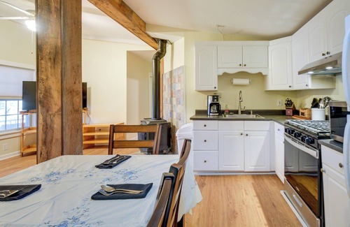 North Conway Cottage | Pet-Friendly North Conway Cottage - Hike & Ski!