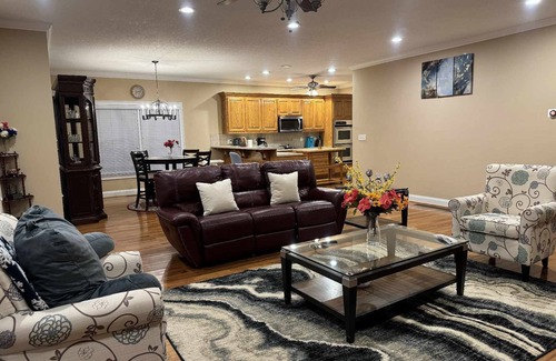 Cumming House | Pet Friendly on 5 Acres! 3 Master Suites Sleeps 14