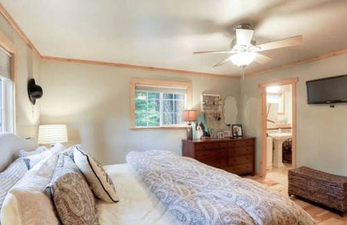 Comstock Acres House | Pet Friendly Ranch Home in Tahoe City w/Hot Tub