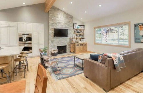 Comstock Acres House | Pet Friendly Ranch Home in Tahoe City w/Hot Tub