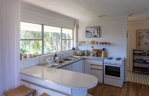 Carrickalinga House | Pet Friendly Retro Coastal Views in Carrickalinga - 7 Beds, 2 bath, 10 guests