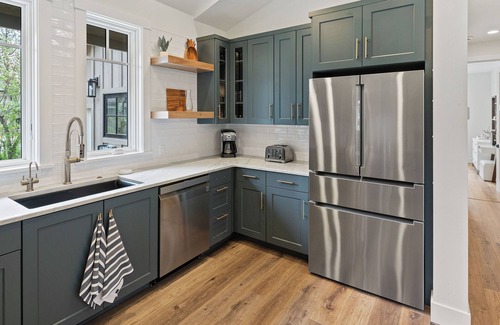 Dover Bay House | Pet Friendly, Sleeps 10 People, Private Hot Tub, High Speed WiFi & AC