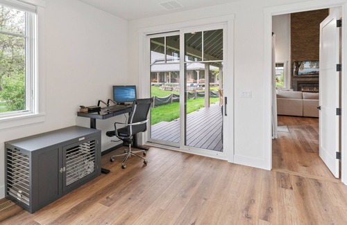Dover Bay House | Pet Friendly, Sleeps 10 People, Private Hot Tub, High Speed WiFi & AC