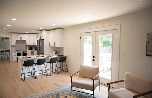 Matthews House | PET FRIENDLY - Southern Cape Cod Home
