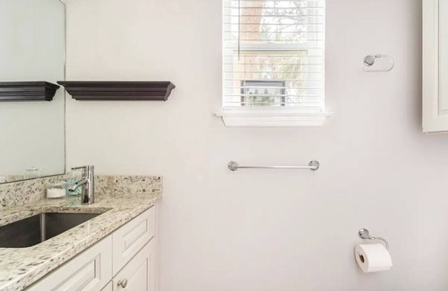St. Augustine Cottage | Pet Friendly-Steps To Downtown-Oversized Balcony
