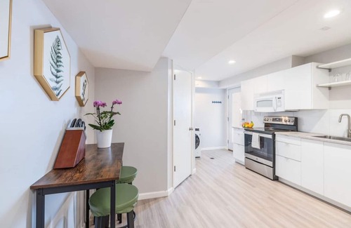 Lower Avenues House | Pet Friendly Suite-❤️Downtown!