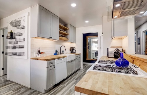 Meyers House | Pet Friendly & Tranquil Home with Hot Tub