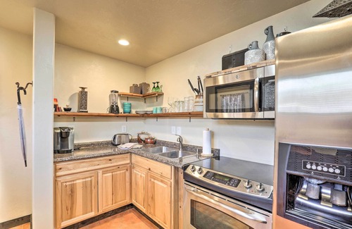 Tucson Cottage | Pet-Friendly Tucson Casita: Shared Hot Tub & Porch