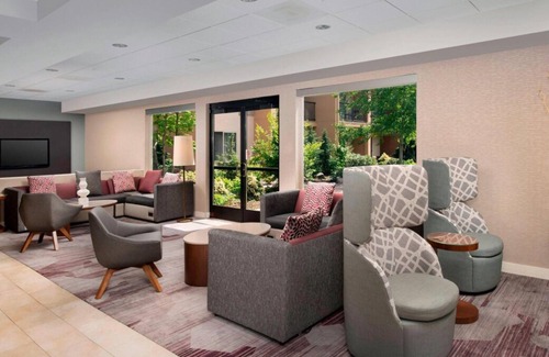 Tanasbourne House | Pet-friendly Unit Near Waterhouse Powerline Park! Indoor Swimming Pool!