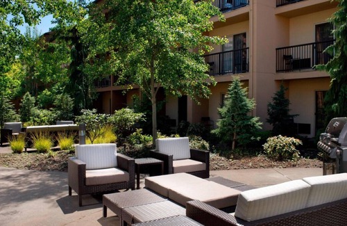 Tanasbourne House | Pet-friendly Unit Near Waterhouse Powerline Park! Indoor Swimming Pool!