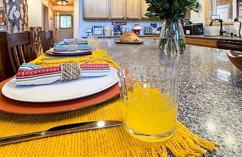 Duck Creek Village Ski Chalet | Pet Friendly | EV Charger| Zion/Bryce Hub | Fire-Pit & Games